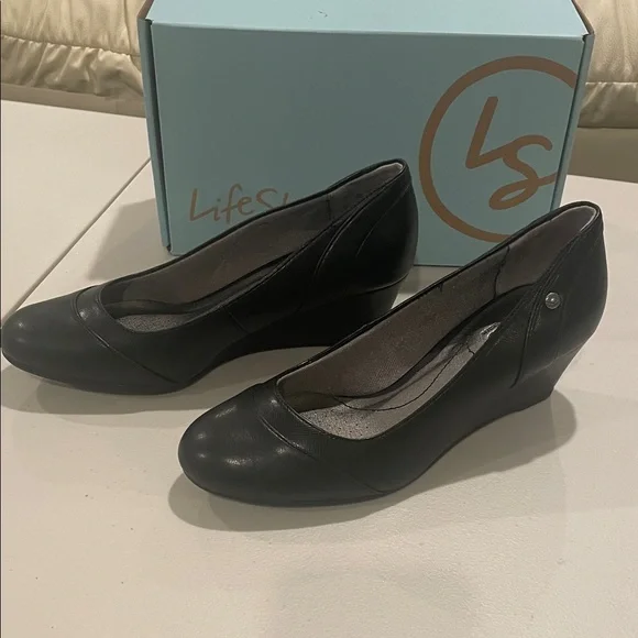 Life Stride Black Comfort Shoes - Picture 9 of 11